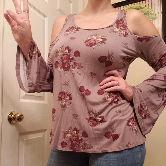 Muave cold shoulder top - Picture 1 of 2